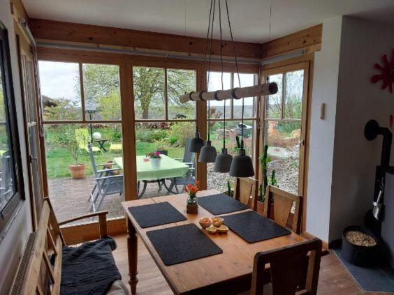 Kuckucksnest - Ferienwohnung Welschneudorf Bagian luar foto
